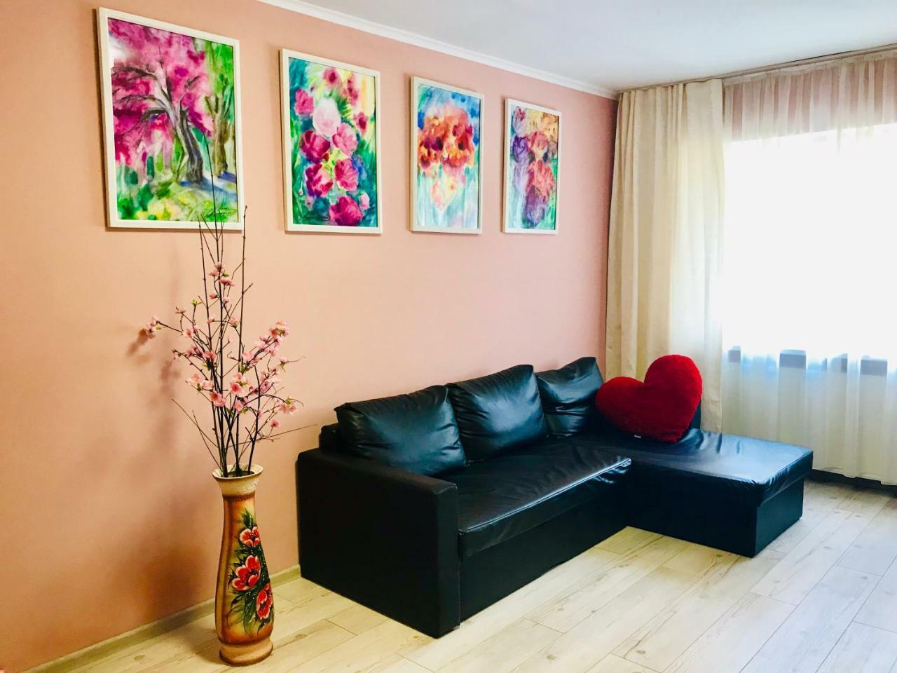 Арт Квартира В Центрі Міста Oujhorod Extérieur photo